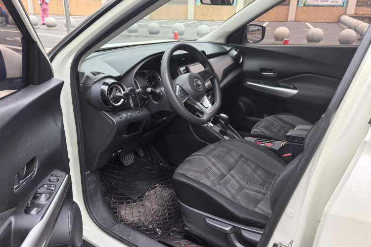 Used Nissan Kicks 2020 1.5L XL CVT Cool Enjoyment Edition Interior 3
