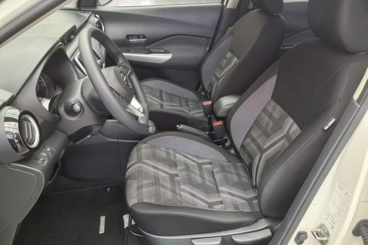 Used Nissan Kicks 2020 1.5L XL CVT Cool Enjoyment Edition Interior 3