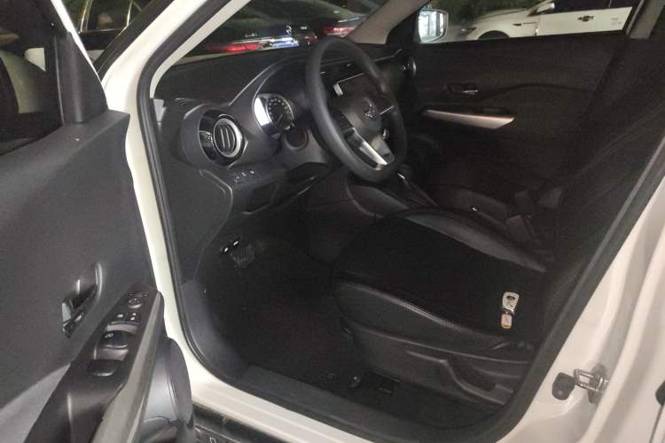 Used Nissan Kicks 2020 1.5L XL CVT Cool Enjoyment Edition Interior 3