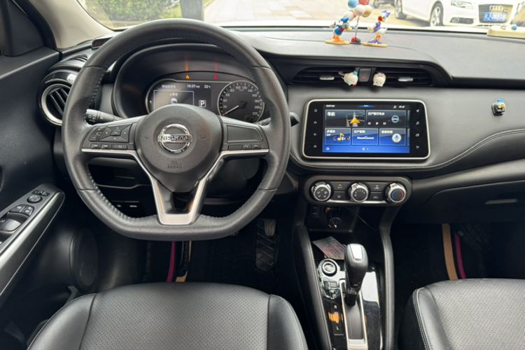 Used Nissan Kicks 2020 1.5L XV CVT Smart Connect Luxury Edition Interior 4