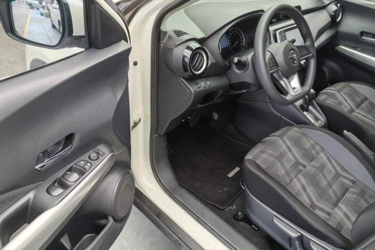Used Nissan Kicks 2020 1.5L XL CVT Cool Enjoyment Edition Interior 4