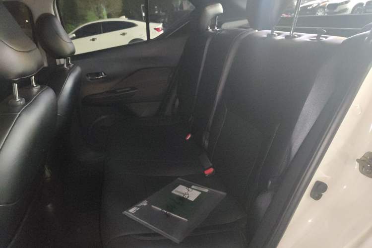 Used Nissan Kicks 2020 1.5L XL CVT Cool Enjoyment Edition Interior 4