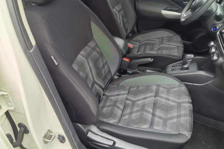 Used Nissan Kicks 2020 1.5L XL CVT Cool Enjoyment Edition Interior 5