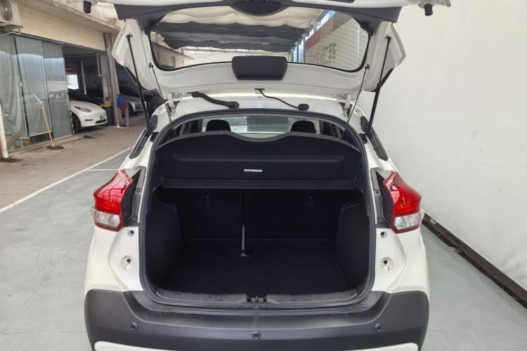 Used Nissan Kicks 2020 1.5L XL CVT Cool Enjoyment Edition Interior 6