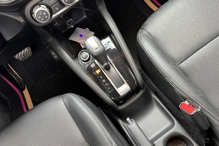 Used Nissan Kicks 2020 1.5L XV CVT Smart Connect Luxury Edition Interior 7