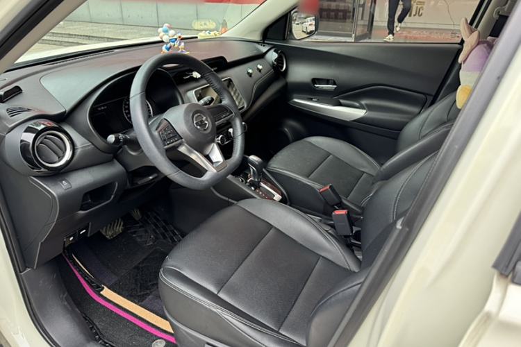 Used Nissan Kicks 2020 1.5L XV CVT Smart Connect Luxury Edition Interior 8