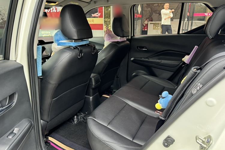Used Nissan Kicks 2020 1.5L XV CVT Smart Connect Luxury Edition Interior 9