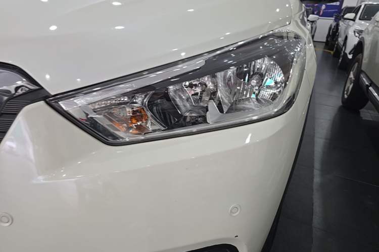 Used Nissan Kicks 2020 1.5L XL CVT Cool Enjoyment Edition Left Front Headlight