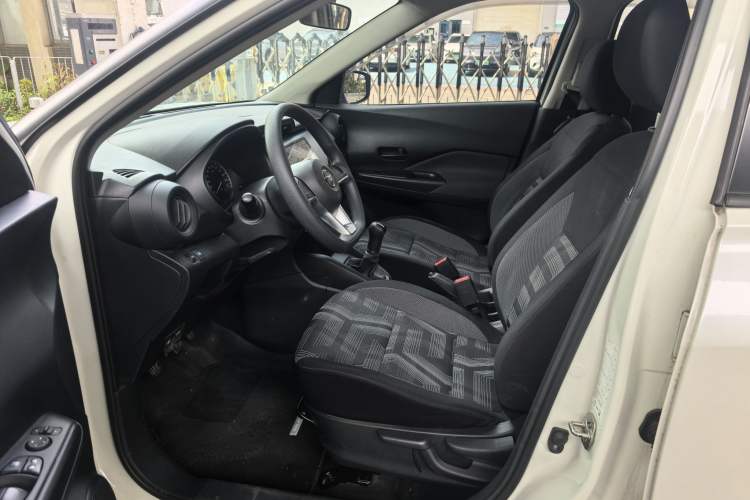 Used Nissan Kicks 2020 1.5L XE Manual Cool Edition Left Front Seat