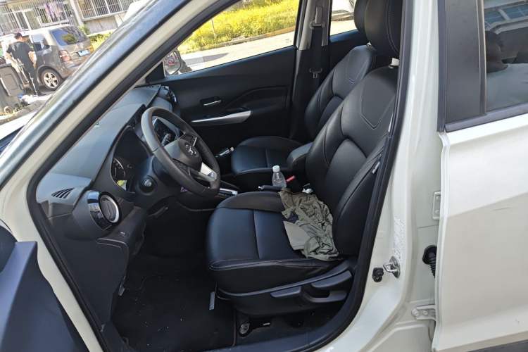 Used Nissan Kicks 2020 1.5L XV CVT Smart Connect Luxury Edition Left Front Seat