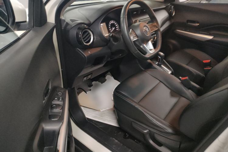 Used Nissan Kicks 2020 1.5L XV CVT Smart Connect Luxury Edition Left Front Seat