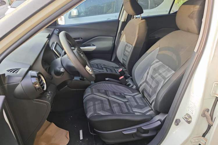 Used Nissan Kicks 2020 1.5L XL CVT Cool Enjoyment Edition Left Front Seat