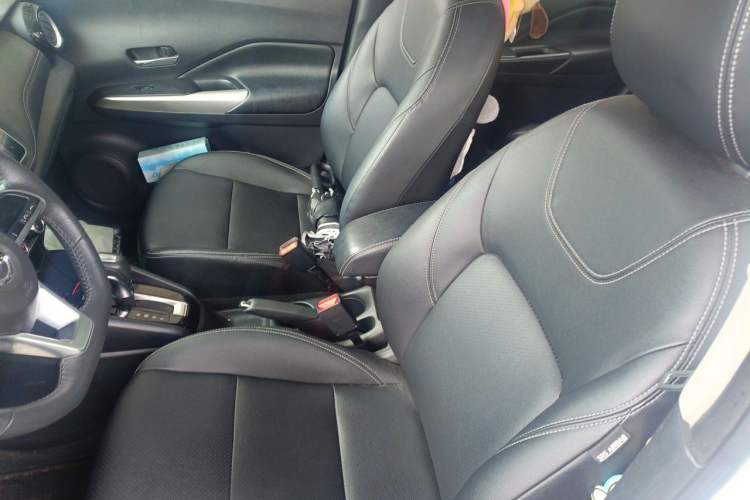 Used Nissan Kicks 2020 1.5L XV CVT Smart Connect Luxury Edition Left Front Seat