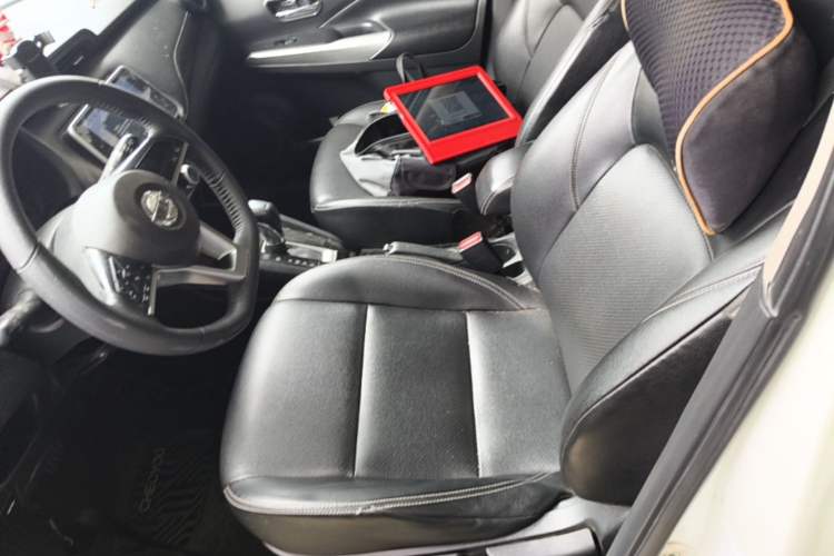 Used Nissan Kicks 2020 1.5L XV CVT Smart Connect Luxury Edition Left Front Seat
