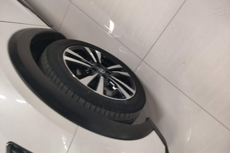 Used Nissan Kicks 2020 1.5L XV CVT Smart Connect Luxury Edition Left Front Wheel Hub