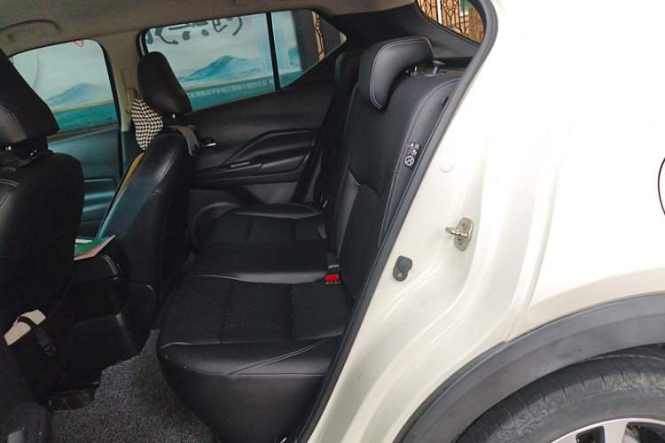 Used Nissan Kicks 2020 1.5L XV CVT Smart Connect Luxury Edition Left Rear Seat
