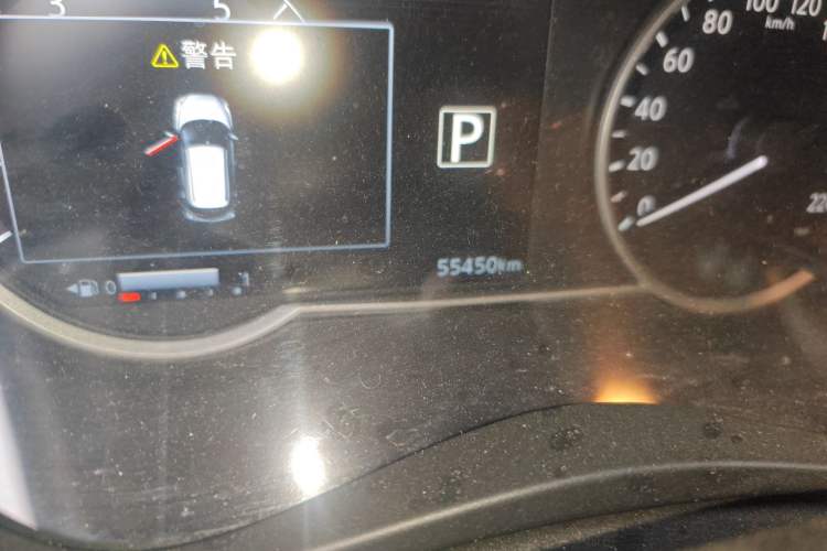 Used Nissan Kicks 2020 1.5L XV CVT Smart Connect Luxury Edition Odometer Close Up
