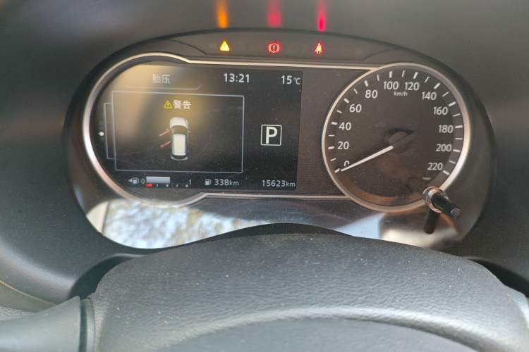Used Nissan Kicks 2020 1.5L XV CVT Smart Connect Luxury Edition Odometer Close Up