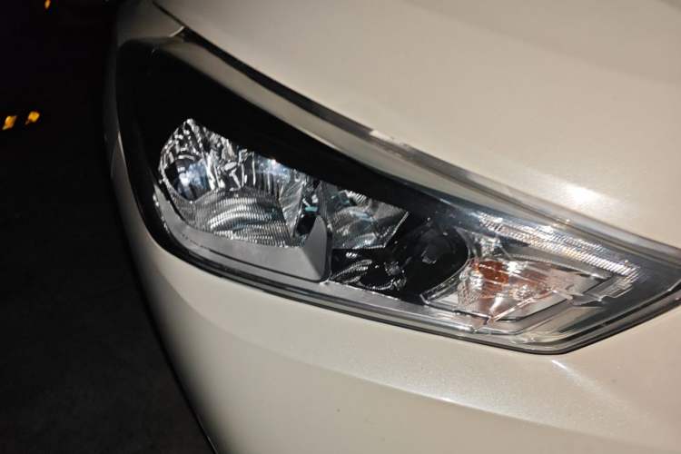 Used Nissan Kicks 2020 1.5L XL CVT Cool Enjoyment Edition Right Front Headlight