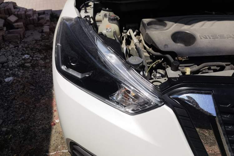 Used Nissan Kicks 2020 1.5L XV CVT Smart Connect Luxury Edition Right Front Headlight