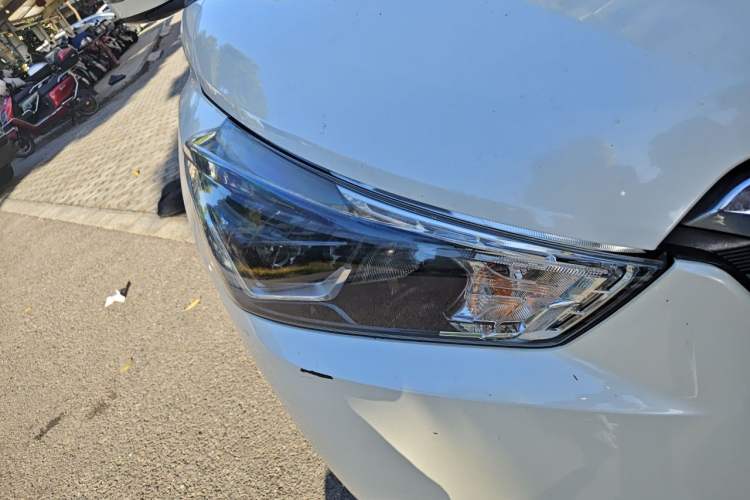 Used Nissan Kicks 2020 1.5L XV CVT Smart Connect Luxury Edition Right Front Headlight
