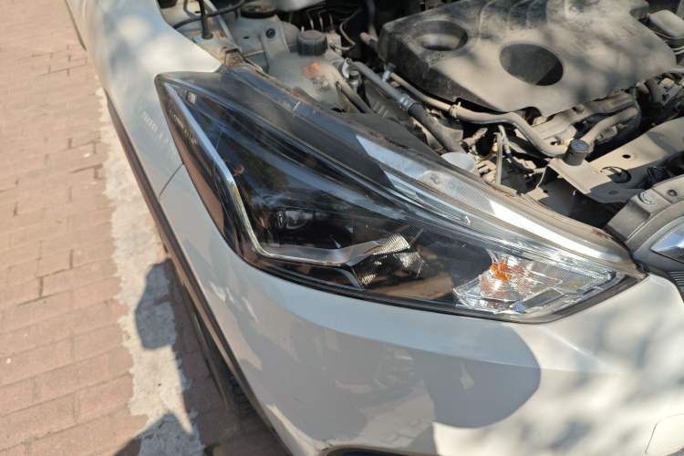 Used Nissan Kicks 2020 1.5L XV CVT Smart Connect Luxury Edition Right Front Headlight