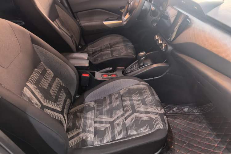 Used Nissan Kicks 2020 1.5L XL CVT Cool Enjoyment Edition Right Front Seat