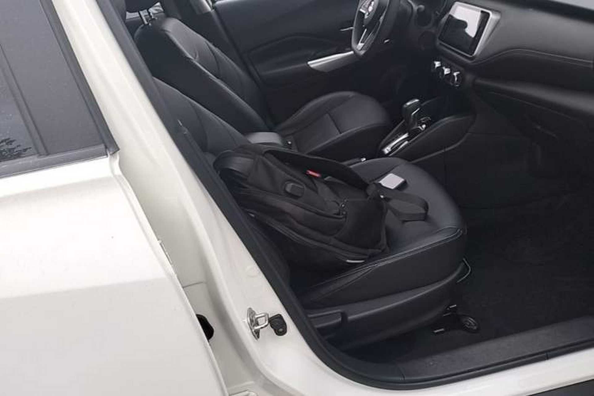Used Nissan Kicks 2020 1.5L XV CVT Smart Connect Luxury Edition Right Front Seat