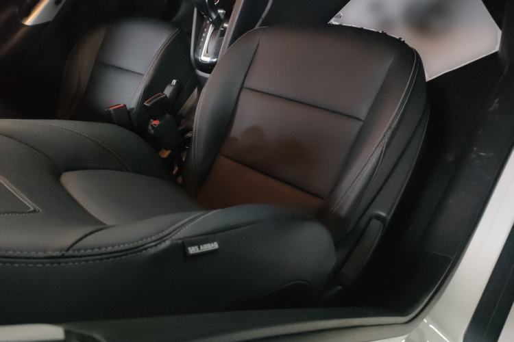 Used Nissan Kicks 2020 1.5L XV CVT Smart Connect Luxury Edition Right Front Seat