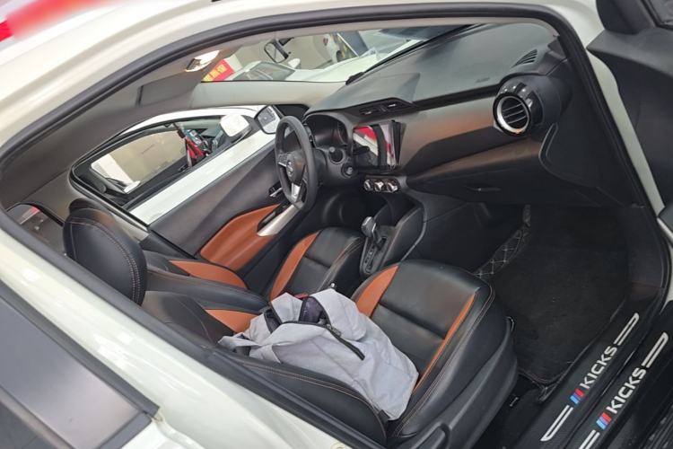Used Nissan Kicks 2020 1.5L XL CVT Cool Enjoyment Edition Right Front Seat