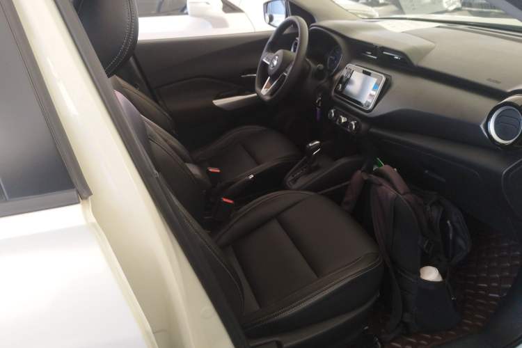 Used Nissan Kicks 2020 1.5L XL CVT Cool Enjoyment Edition Right Front Seat