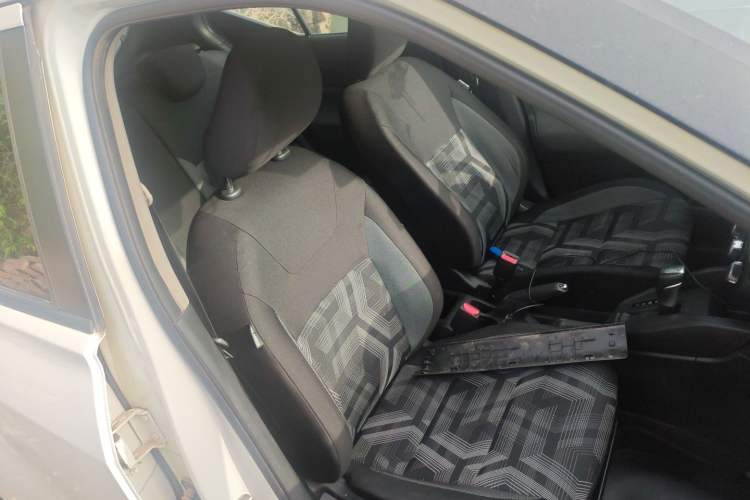 Used Nissan Kicks 2020 1.5L XL CVT Cool Enjoyment Edition Right Front Seat