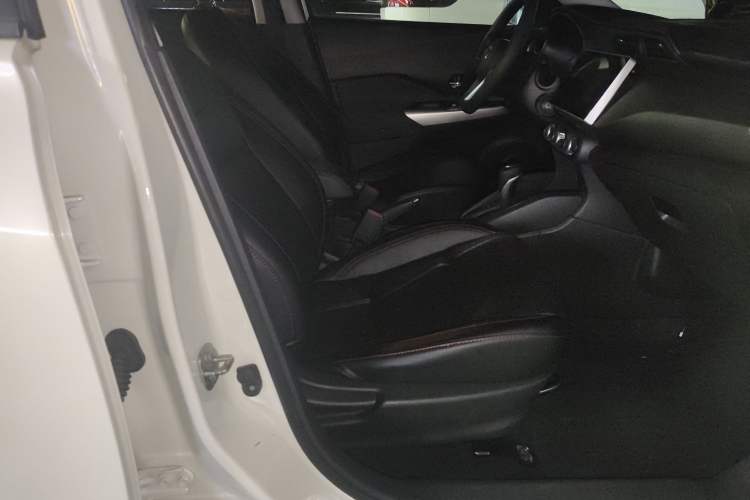 Used Nissan Kicks 2020 1.5L XL CVT Cool Enjoyment Edition Right Front Seat