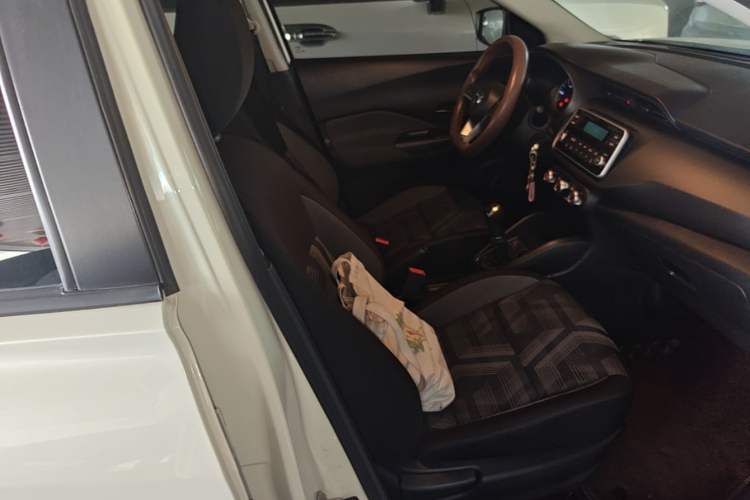Used Nissan Kicks 2020 1.5L XE Manual Cool Edition Right Front Seat