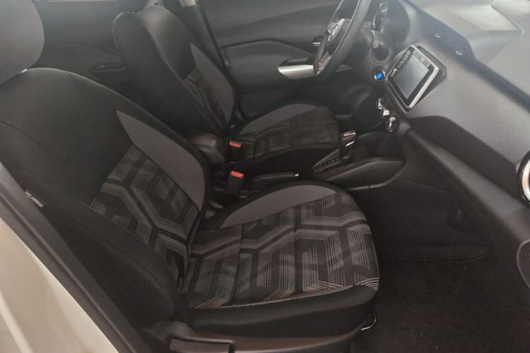 Used Nissan Kicks 2020 1.5L XL CVT Cool Enjoyment Edition Right Front Seat