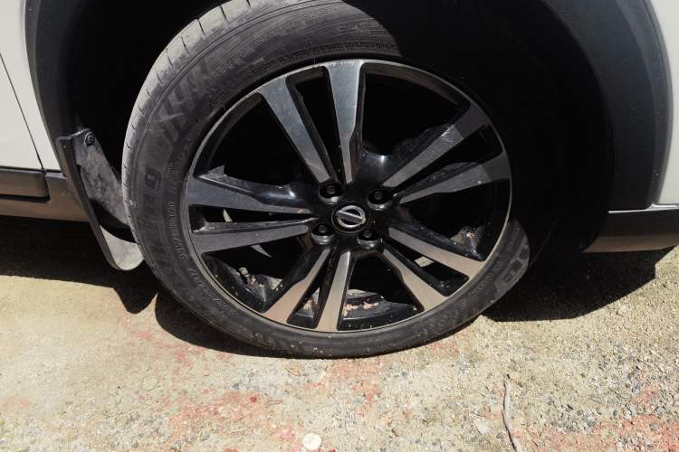Used Nissan Kicks 2020 1.5L XV CVT Smart Connect Luxury Edition Right Front Wheel Hub