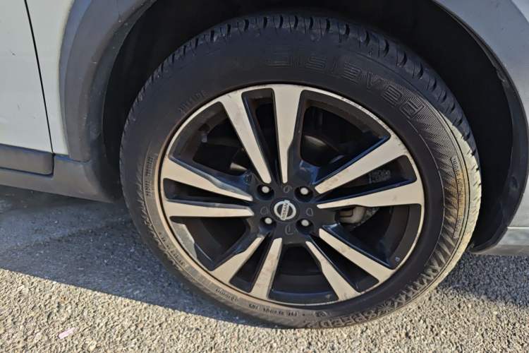 Used Nissan Kicks 2020 1.5L XV CVT Smart Connect Luxury Edition Right Front Wheel Hub