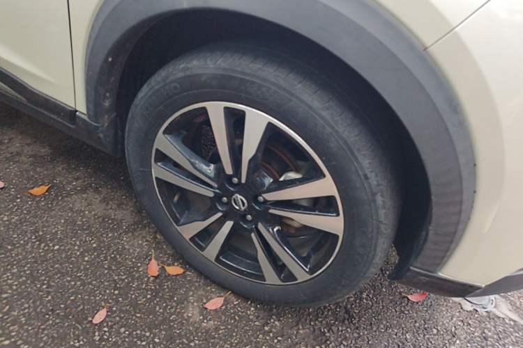 Used Nissan Kicks 2020 1.5L XV CVT Smart Connect Luxury Edition Right Front Wheel Hub