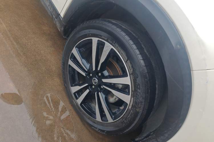 Used Nissan Kicks 2020 1.5L XV CVT Smart Connect Luxury Edition Right Front Wheel Hub
