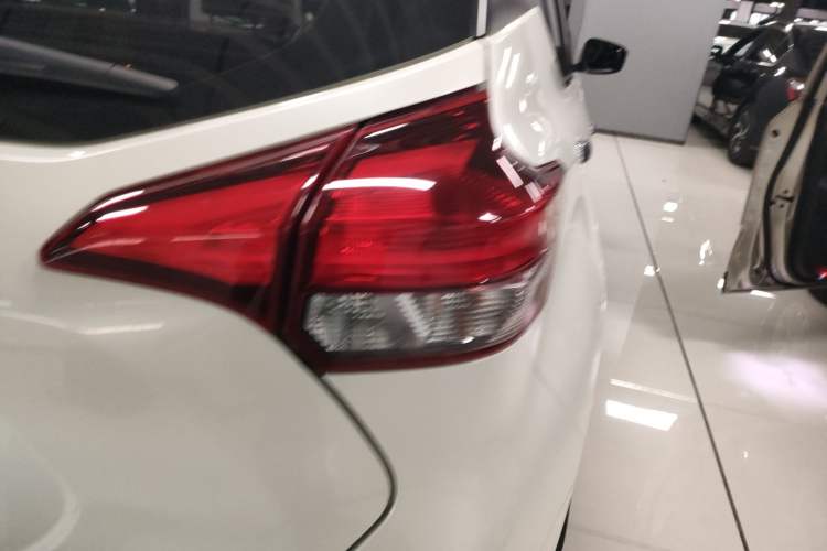 Used Nissan Kicks 2020 1.5L XV CVT Smart Connect Luxury Edition Right Rear Taillight