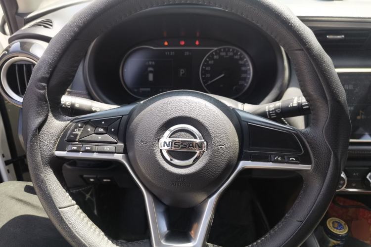 Used Nissan Kicks 2020 1.5L XV CVT Smart Connect Luxury Edition Steering Wheel