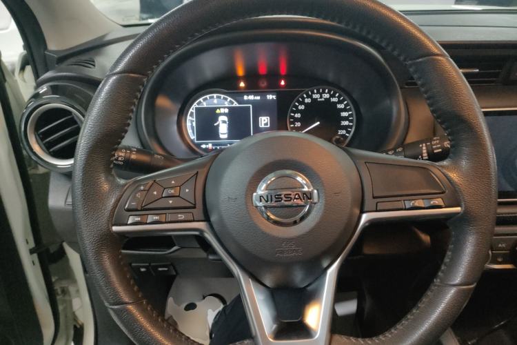 Used Nissan Kicks 2020 1.5L XV CVT Smart Connect Luxury Edition Steering Wheel