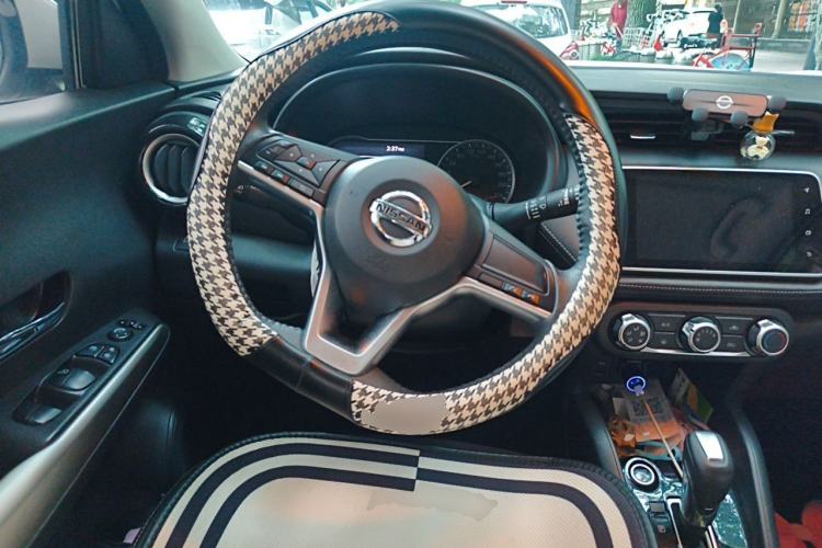 Used Nissan Kicks 2020 1.5L XV CVT Smart Connect Luxury Edition Steering Wheel