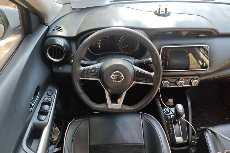 Used Nissan Kicks 2020 1.5L XV CVT Smart Connect Luxury Edition Steering Wheel