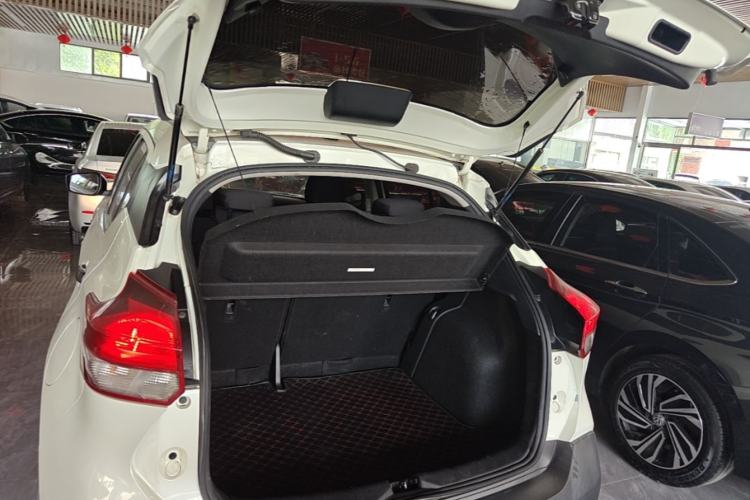 Used Nissan Kicks 2020 1.5L XE Manual Cool Edition Trunk