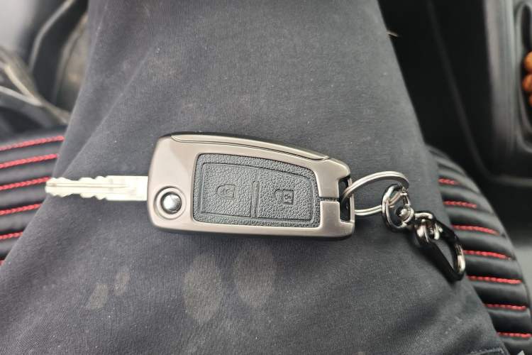 Used Nissan Kicks 2020 1.5L XE Manual Cool Edition Vehicle Key