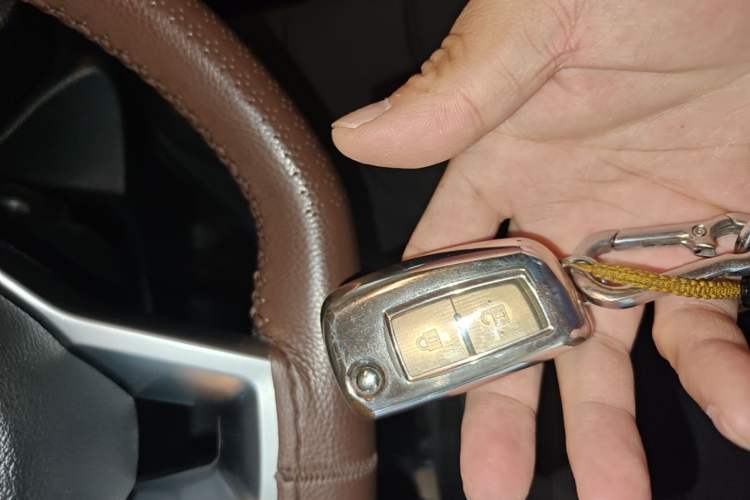 Used Nissan Kicks 2020 1.5L XE Manual Cool Edition Vehicle Key
