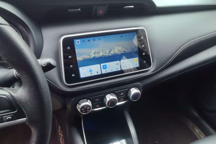 Used Nissan Kicks 2021 1.5L XV CVT Smart Connect Luxury Edition Audio And AC Panel