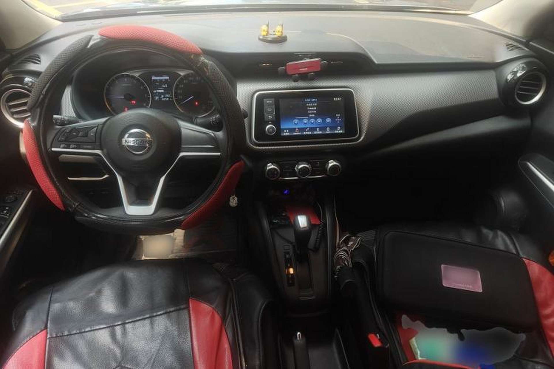 Used Nissan Kicks 2021 1.5L XL CVT Cool Enjoyment Edition Center Console