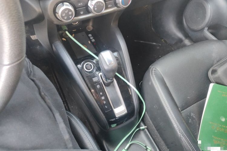 Used Nissan Kicks 2021 1.5L XV CVT Smart Connect Luxury Edition Gear Lever